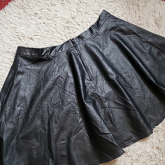 Hot Topic Vegan Leather Mini Skirt with O Ring Detail Whimsigoth Fall Emo - Picture 5 of 5